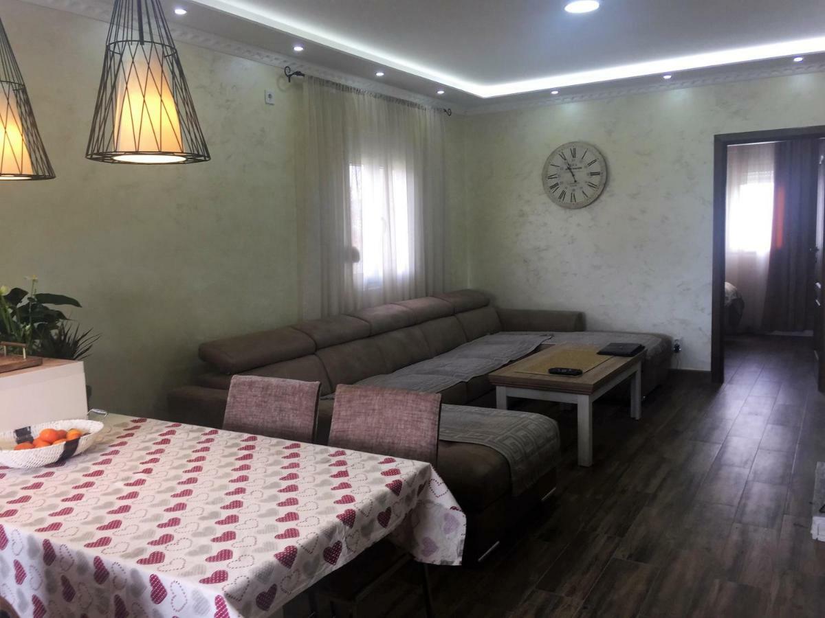 Eko Apartmani Krackovic Golubovci エクステリア 写真