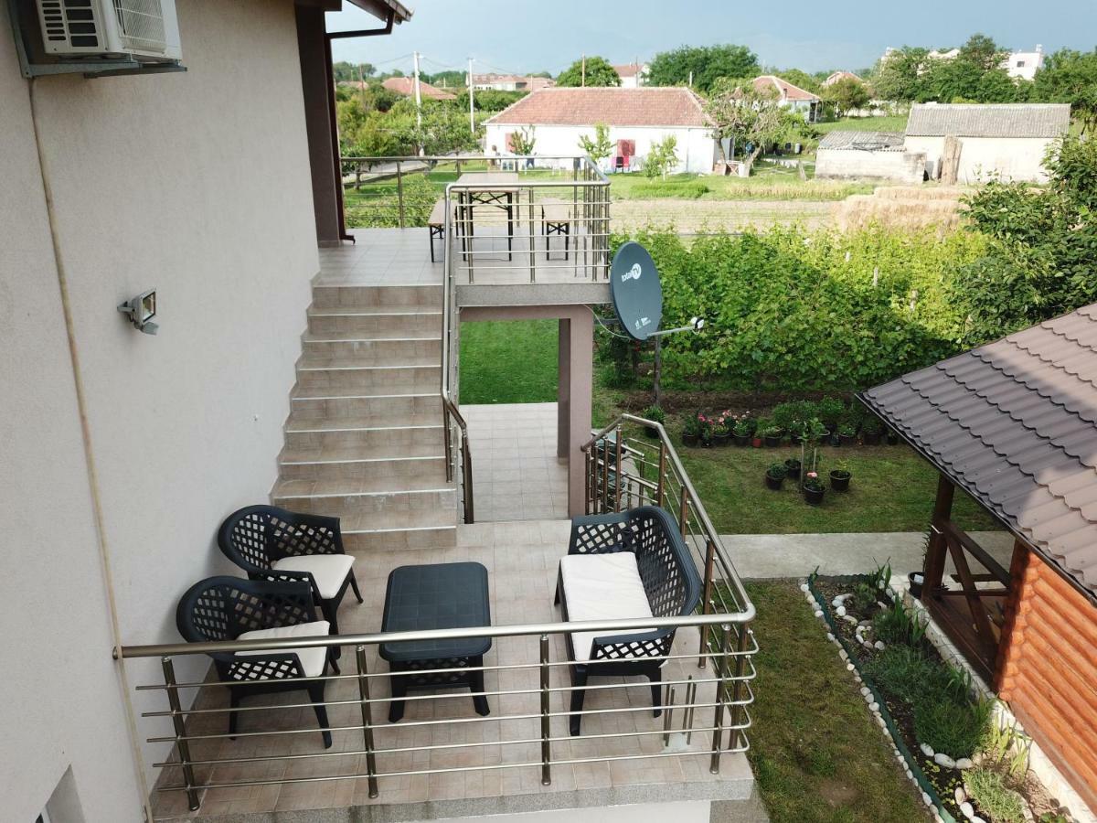 Eko Apartmani Krackovic Golubovci エクステリア 写真