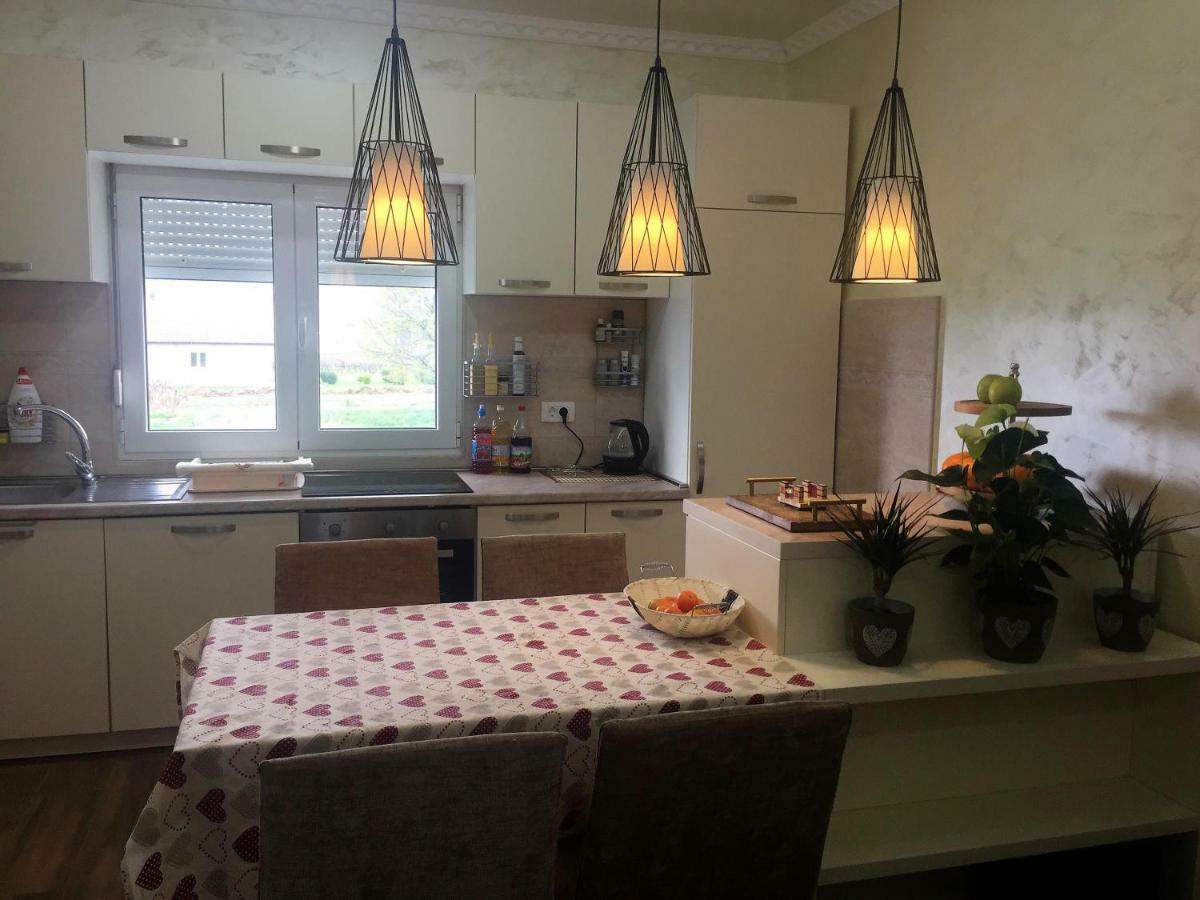 Eko Apartmani Krackovic Golubovci エクステリア 写真