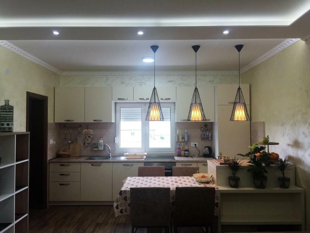 Eko Apartmani Krackovic Golubovci エクステリア 写真