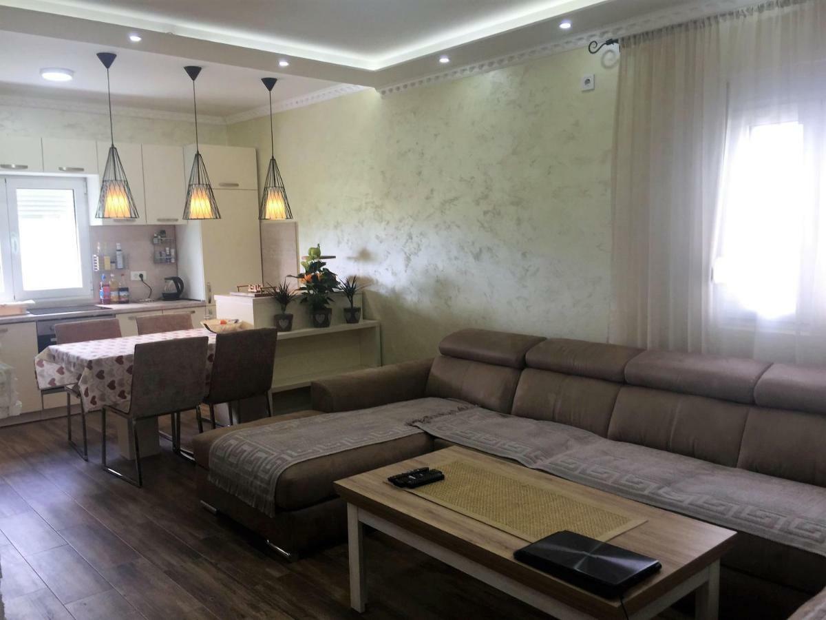 Eko Apartmani Krackovic Golubovci エクステリア 写真